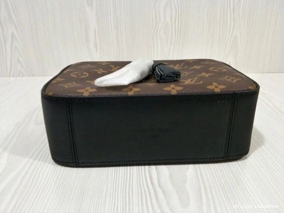 Official oldcobbler LOUIS VUITTON SAINTONGE 0814